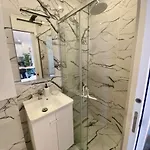 Apartament Moderne Au Coeur Du 8e