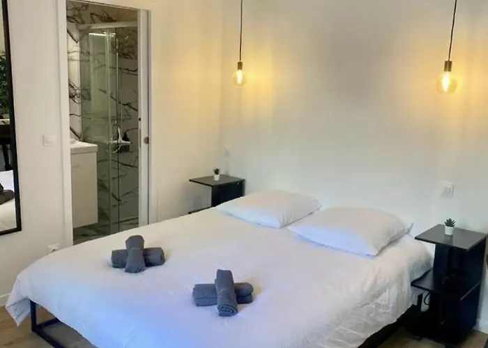 Moderne Au Coeur Du 8e Paris