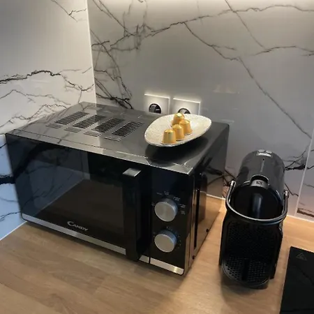 Moderne Au Coeur Du 8e 巴黎