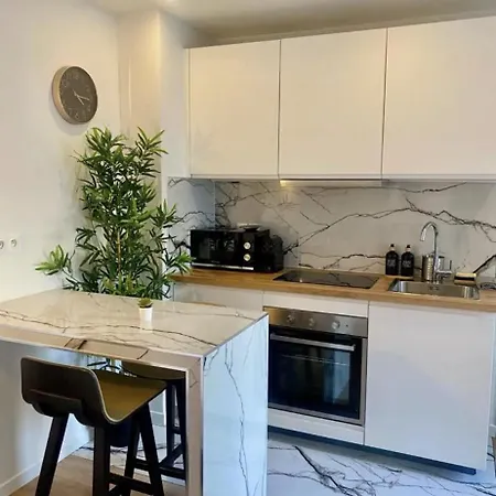 Moderne Au Coeur Du 8e 公寓 *